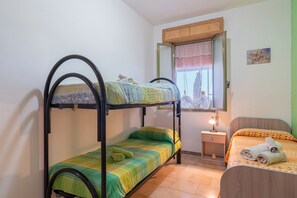 2 quartos, ferros/tábuas de passar roupa, Wi-Fi, roupa de cama