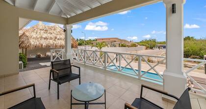 Casa Luz Color - Stylish Villa with Pool, Jacuzzi, near Jan Thiel Beach.