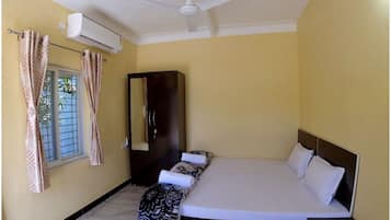 Blackout curtains, iron/ironing board, free WiFi