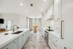 Micro-ondes, four, plaque de cuisson, lave-vaisselle