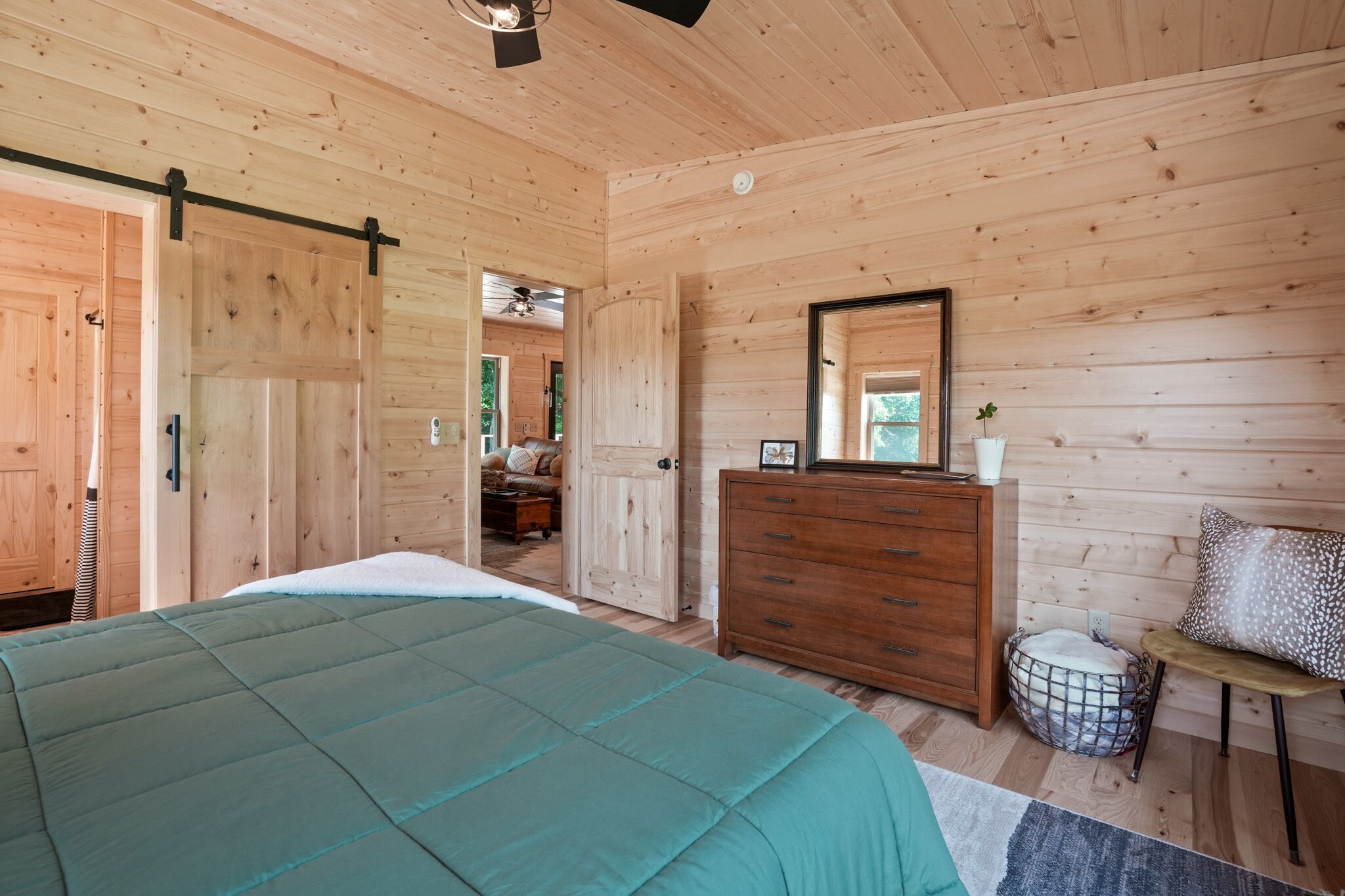 3 bedrooms, WiFi (free), bed sheets