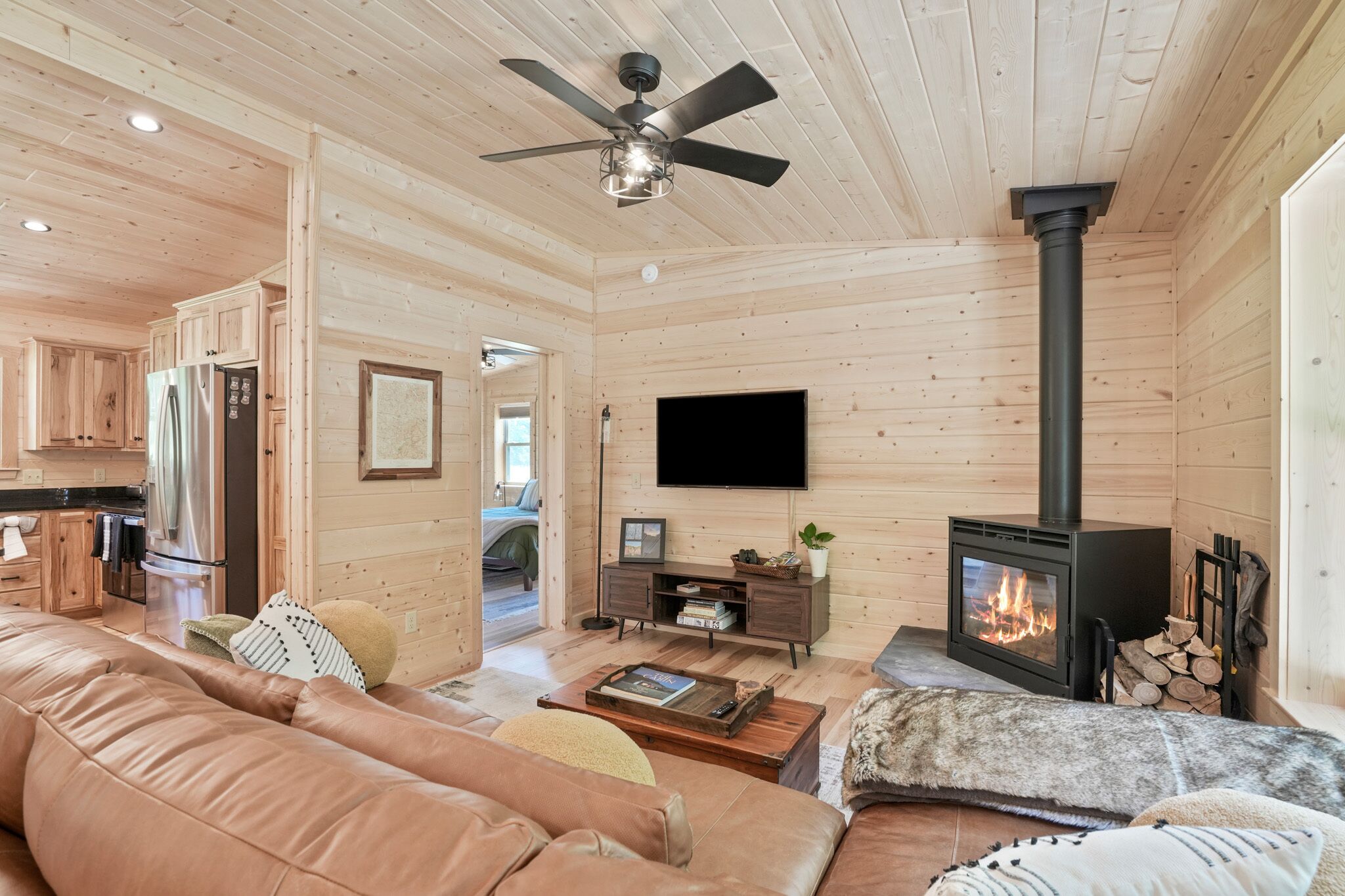 3 bedrooms, WiFi (free), bed sheets