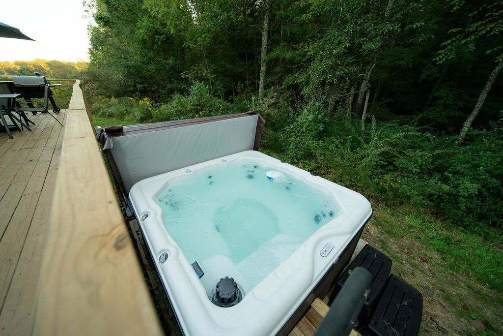 Hot Tub / whirlpool bath (Outdoor)