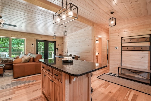 Coyote Creek | Hocking Hills, 40 Acre Retreat