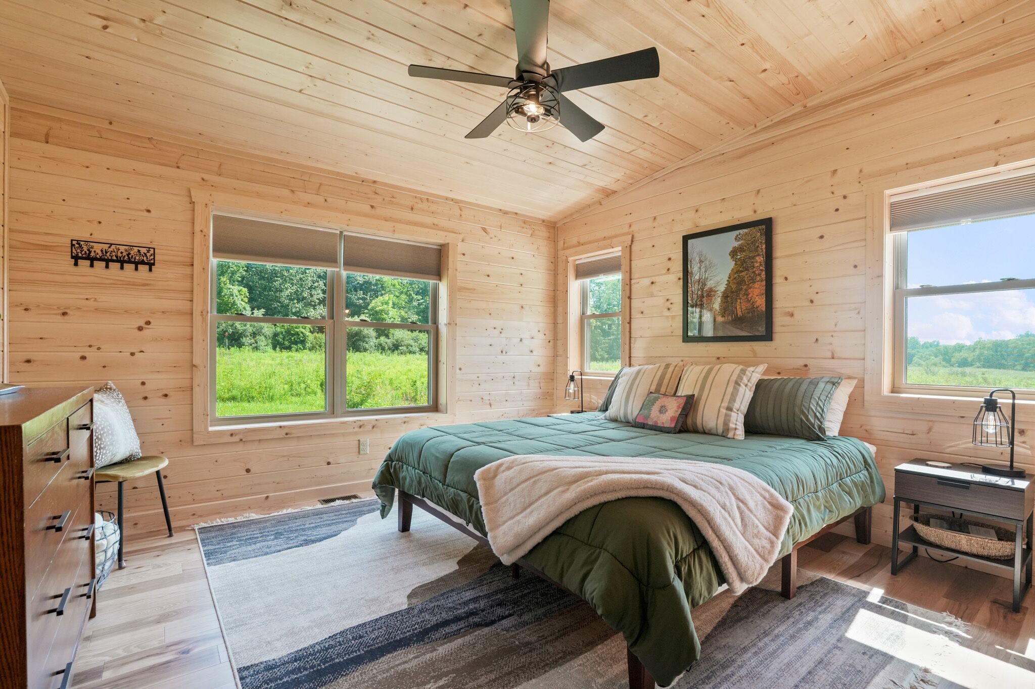 3 bedrooms, WiFi (free), bed sheets