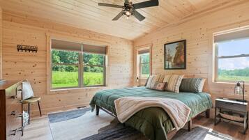 3 bedrooms, WiFi (free), bed sheets