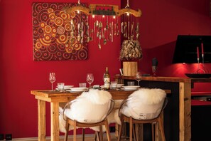 Apartment, Balcony, Mountain View | In-room dining