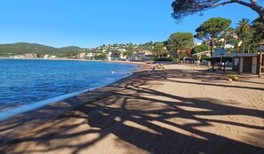 Tæt på stranden