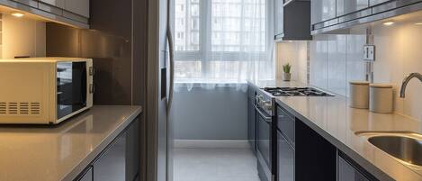 Refrigerador, microondas, horno, placa de cocina
