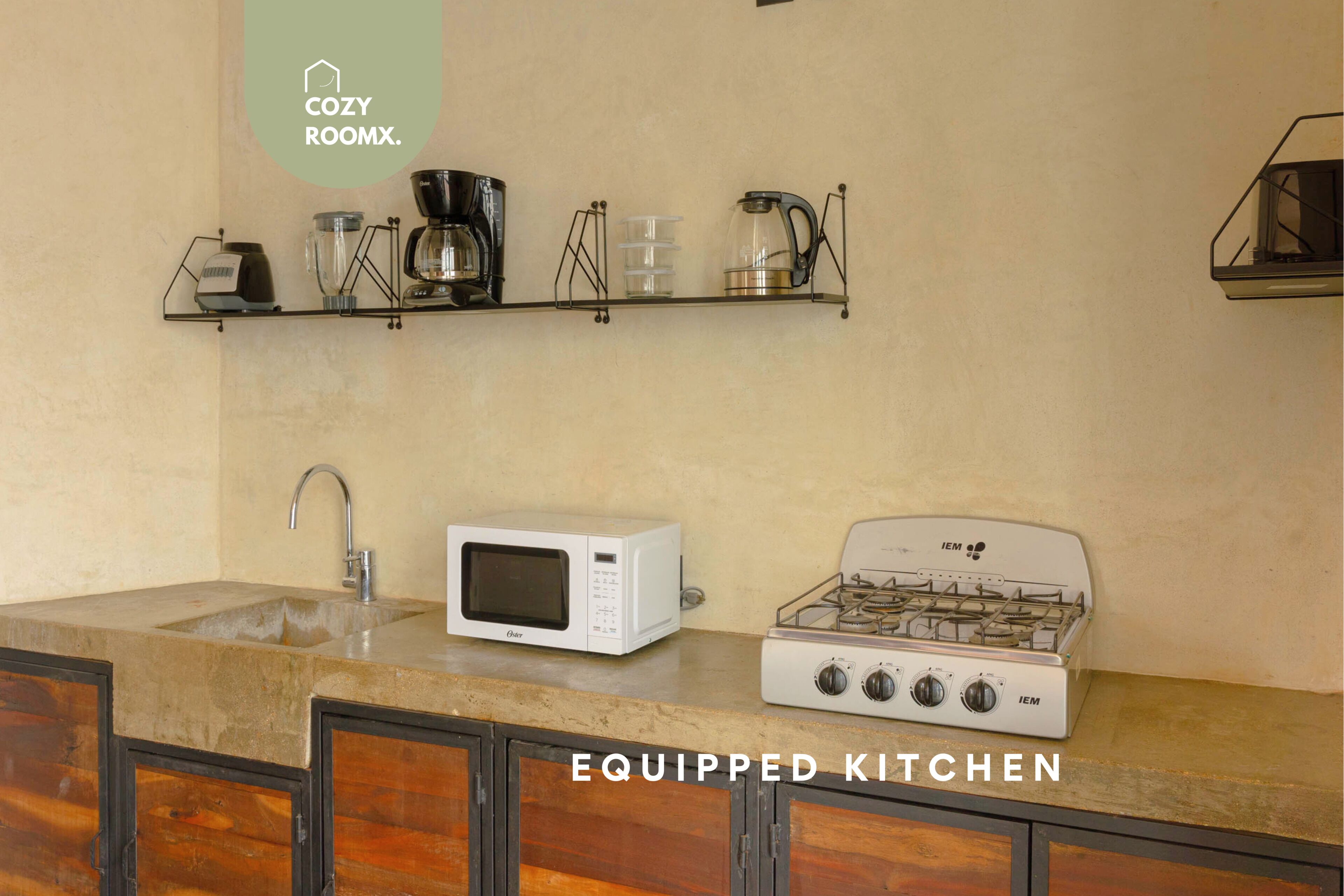 Refrigerador, microondas, placa de cocina, cafetera/tetera