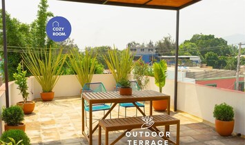 FOTO: Terraza amplia para broncearse, hacer yoga o simplemente un buen desayuno. "Terraza al aire libre"