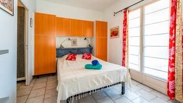 1 chambre, fer et planche Ă repasser, Wi-Fi, draps fournis