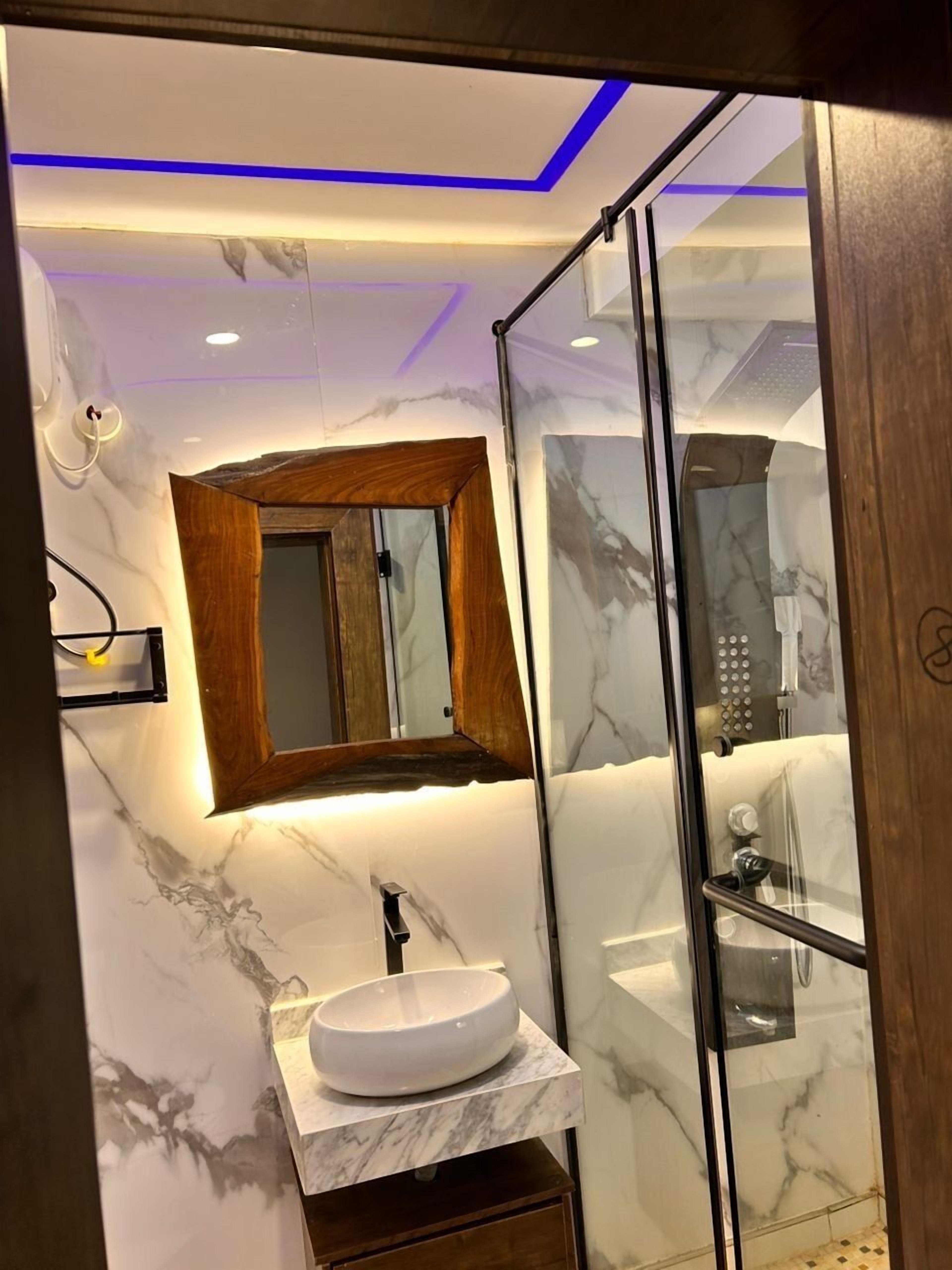 Economy Room | Bathroom