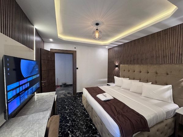 Family Double or Twin Room | Desk, free WiFi