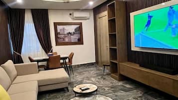 Junior Double Room | In-room dining