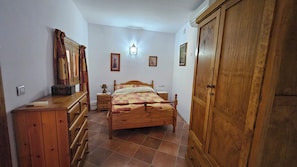 3 chambres, fer et planche à repasser, accès Internet, draps fournis