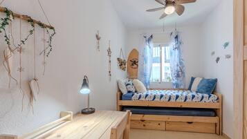 3 slaapkamers, een strijkplank/strijkijzer, wifi, beddengoed