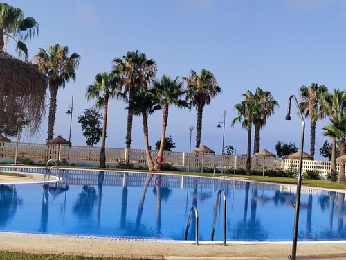 'Apartamento Zen Dreams Almerimar' with sea views, Wi-Fi, and air conditioning