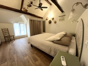 1 chambre, lit parapluie, Wi-Fi gratuit, draps fournis