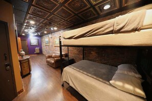 8 bedrooms, iron/ironing board, WiFi