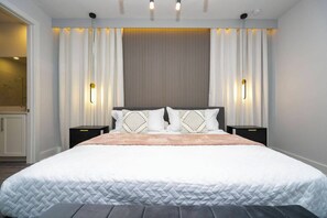 6 bedrooms, iron/ironing board, WiFi, bed sheets