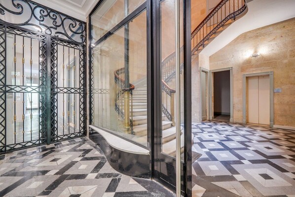 Interior - Beautiful flat with terrace and private parking (Bordeaux)