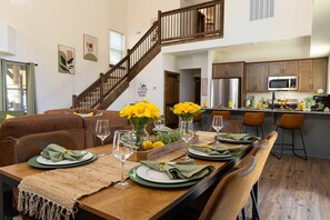 Dining - Close to Thunder Ridge, Luxury Cabin, Pools (Hollister)