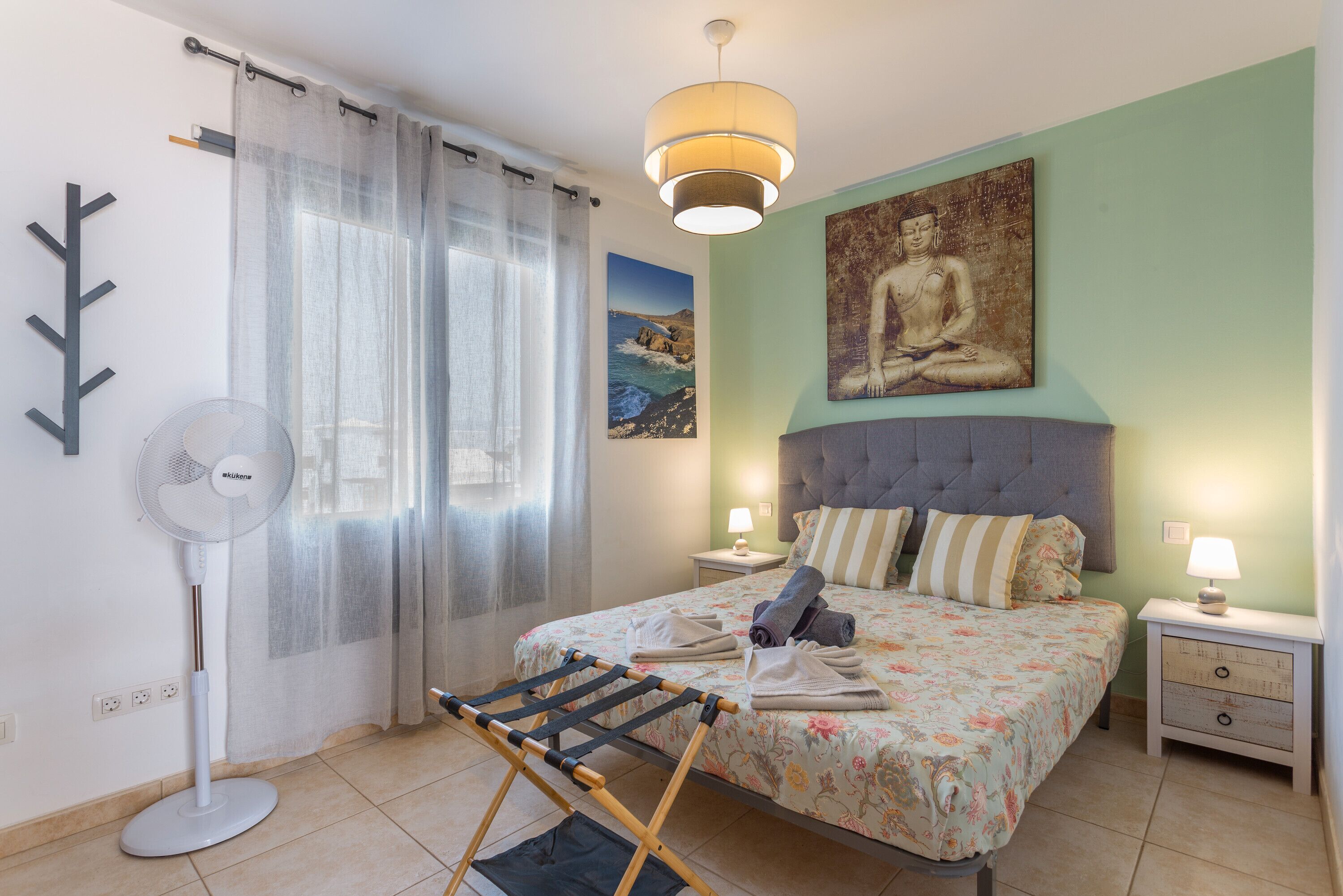 3 slaapkamers, een strijkplank/strijkijzer, wifi, beddengoed