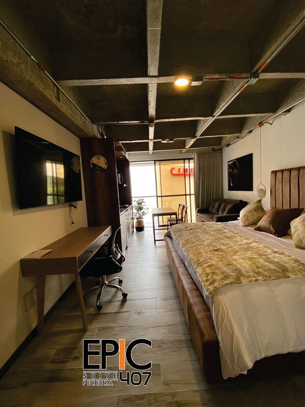Suite | In-room safe, iron/ironing board, free WiFi