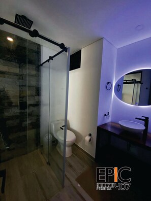 Suite | Bathroom