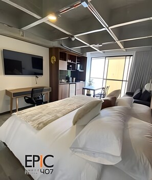 Suite | In-room safe, iron/ironing board, free WiFi