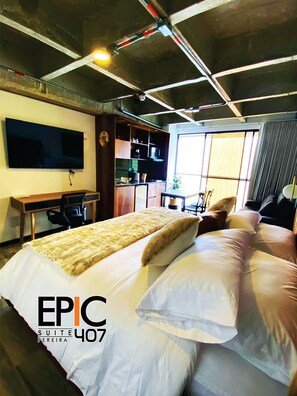 Suite | In-room safe, iron/ironing board, free WiFi