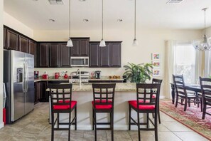 Microwave, oven, stovetop, dishwasher - Sunny Surprise Retreat for
Relaxing and Recharging. (Surprise)