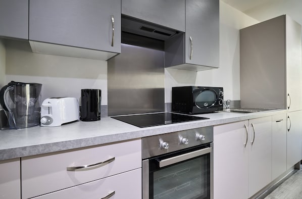 Micro-ondes, four, plaque de cuisson