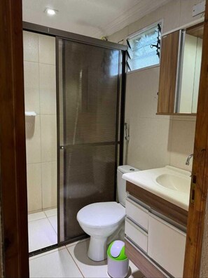 Elite Single Room, Patio, Pool View | Bathroom