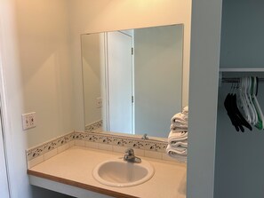 Classic Single Room, 1 Queen Bed, Non Smoking | Desk, laptop workspace, free WiFi