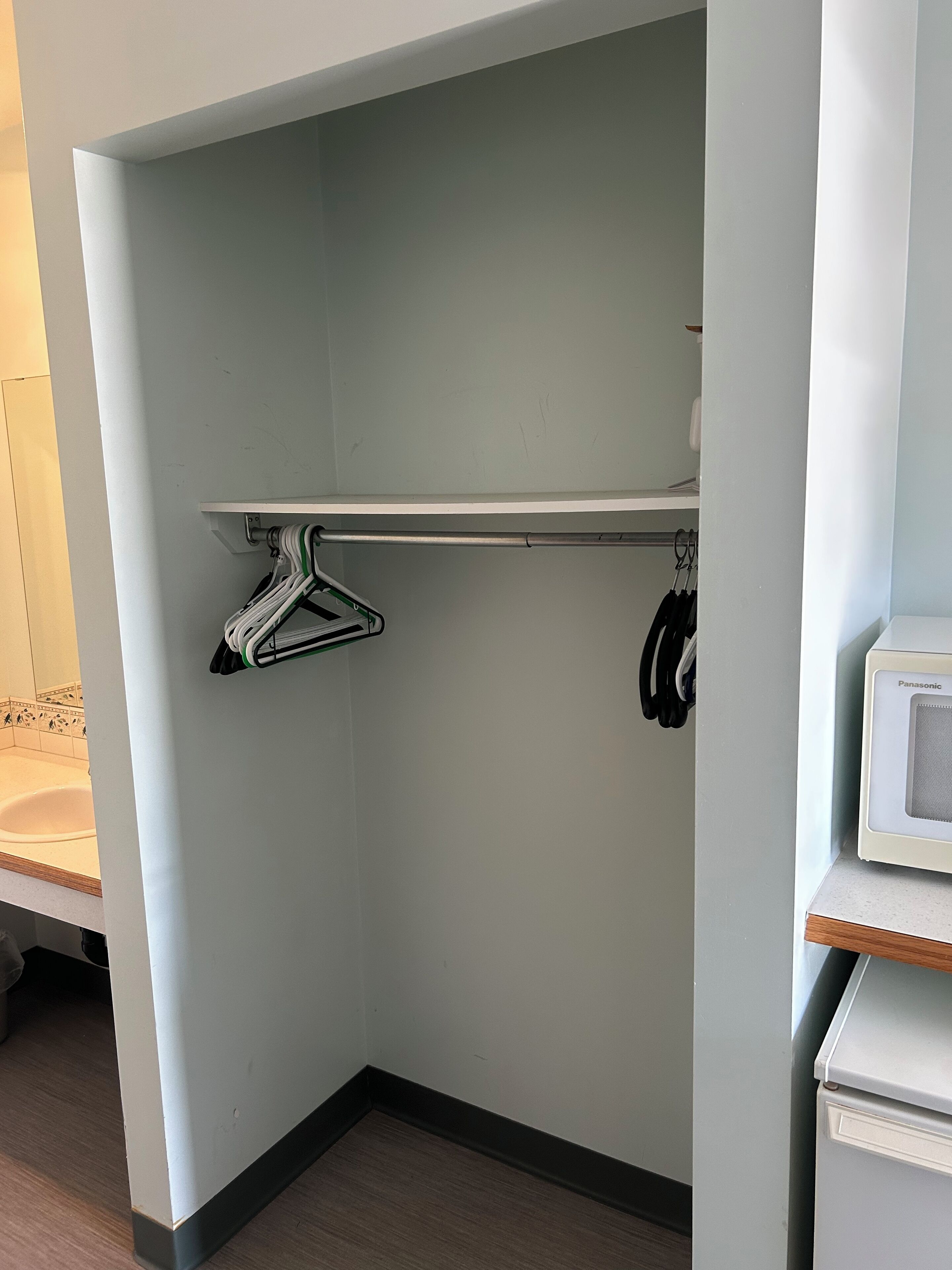 Classic Single Room, 1 Queen Bed, Non Smoking | Desk, laptop workspace, free WiFi