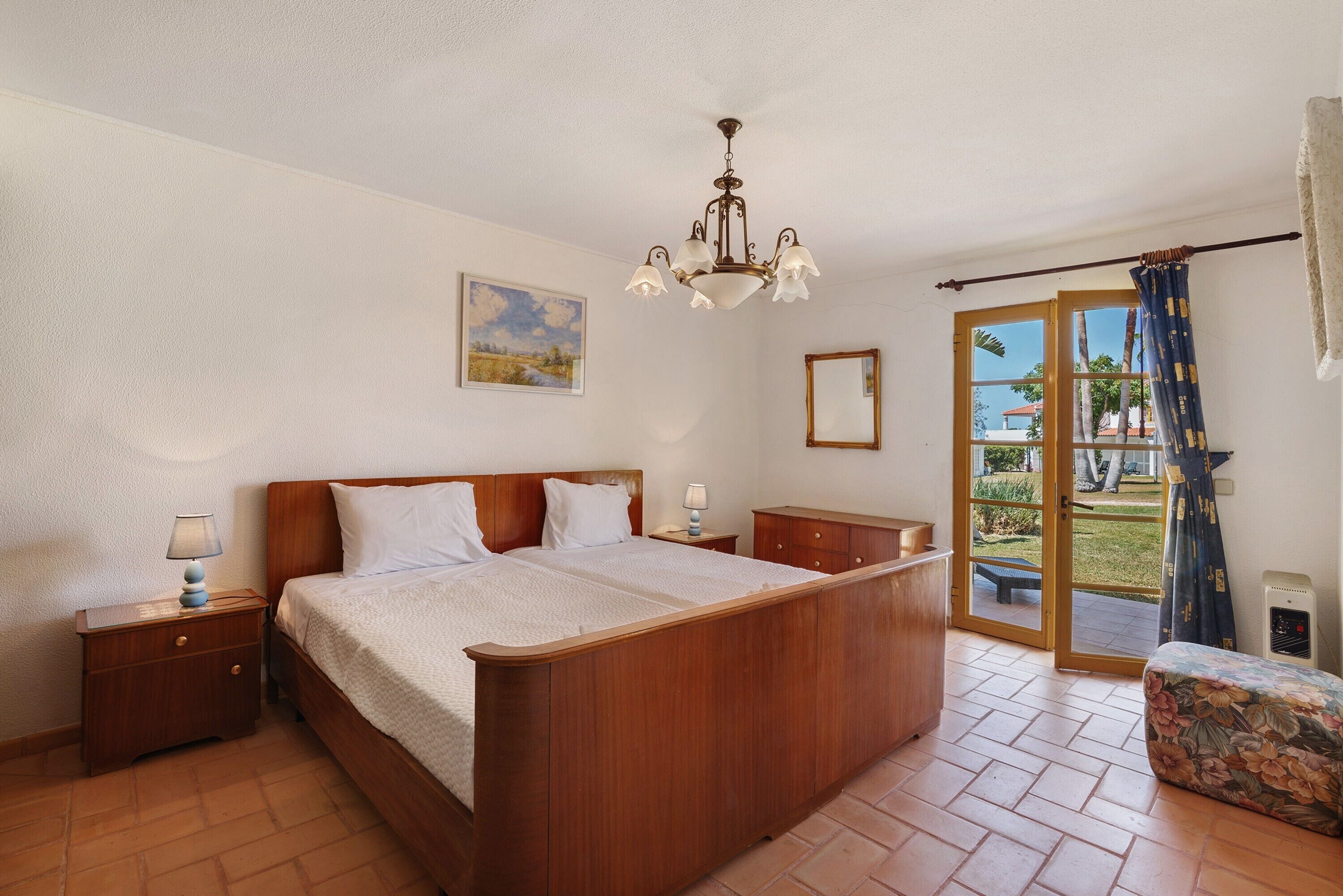 2 bedrooms, iron/ironing board, WiFi