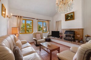 TV - Holiday Home 'Sun Set' with Shared Pool, Private Terrace and Wi-Fi (Guia)