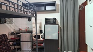 Micro-ondes, four, plaque de cuisson