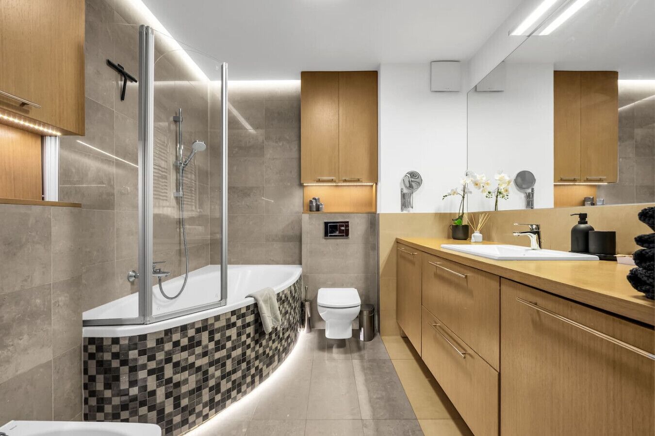 Hair dryer, towels