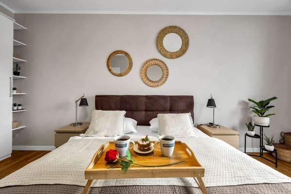 3 bedrooms, desk, iron/ironing board, free WiFi