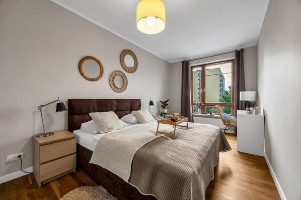 3 bedrooms, desk, iron/ironing board, free WiFi