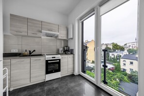 Refrigerador, horno, parrilla de estufa y lavavajillas 