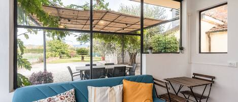 TV, fireplace, stereo