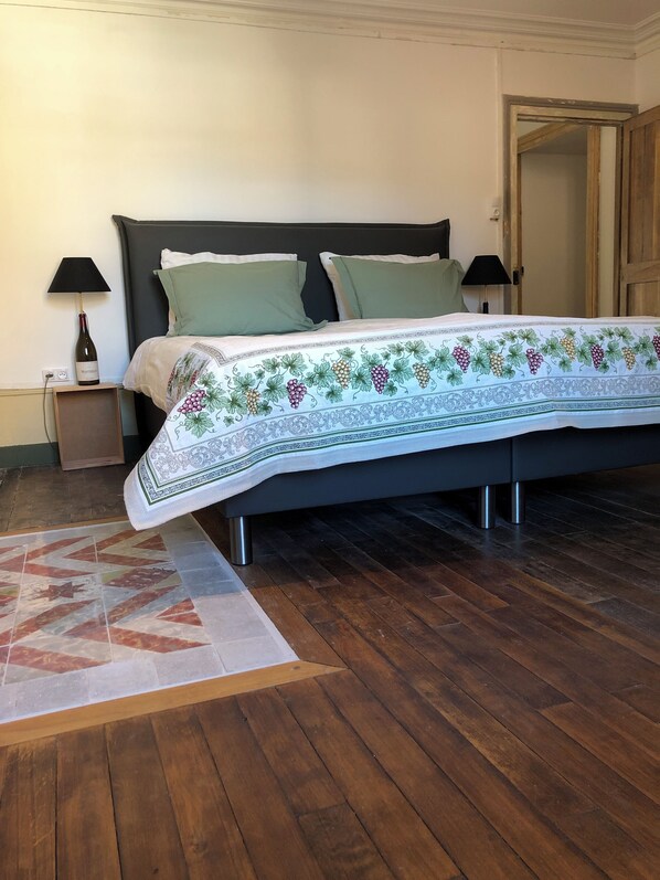 Comfort Double Room, Courtyard View - Mansio VitAE (Nolay)