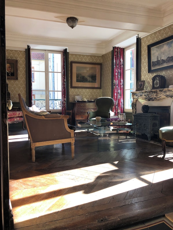Coin salon dans le hall