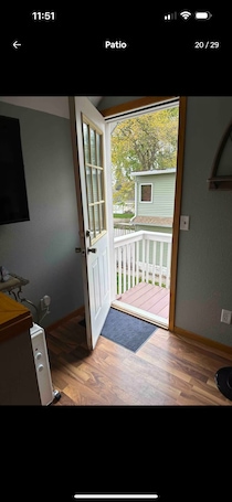 Interior. Charming 1-bedroom upstairs apartment in Austin with AC