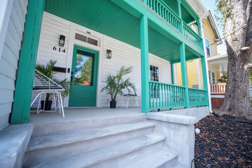 Art Deco Apartment in Historic Hospitality House