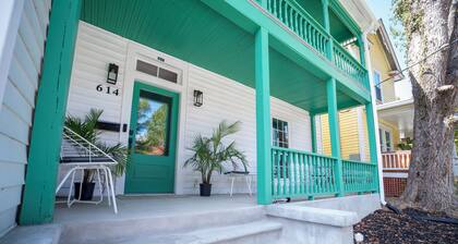 Art Deco Apartment in Historic Hospitality House